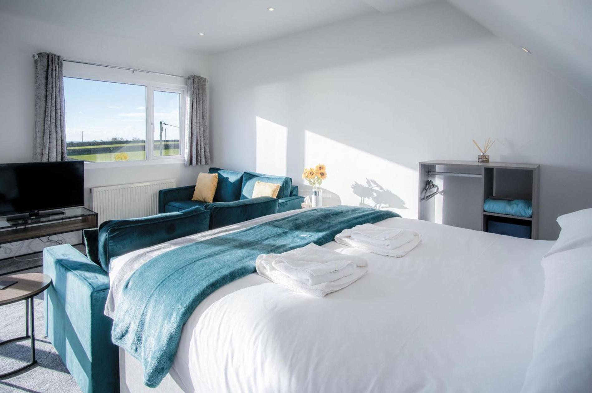 The Penthouse - 1 Bedroom Apartment - Ocean Breeze Port-Eynon Eksteriør bilde