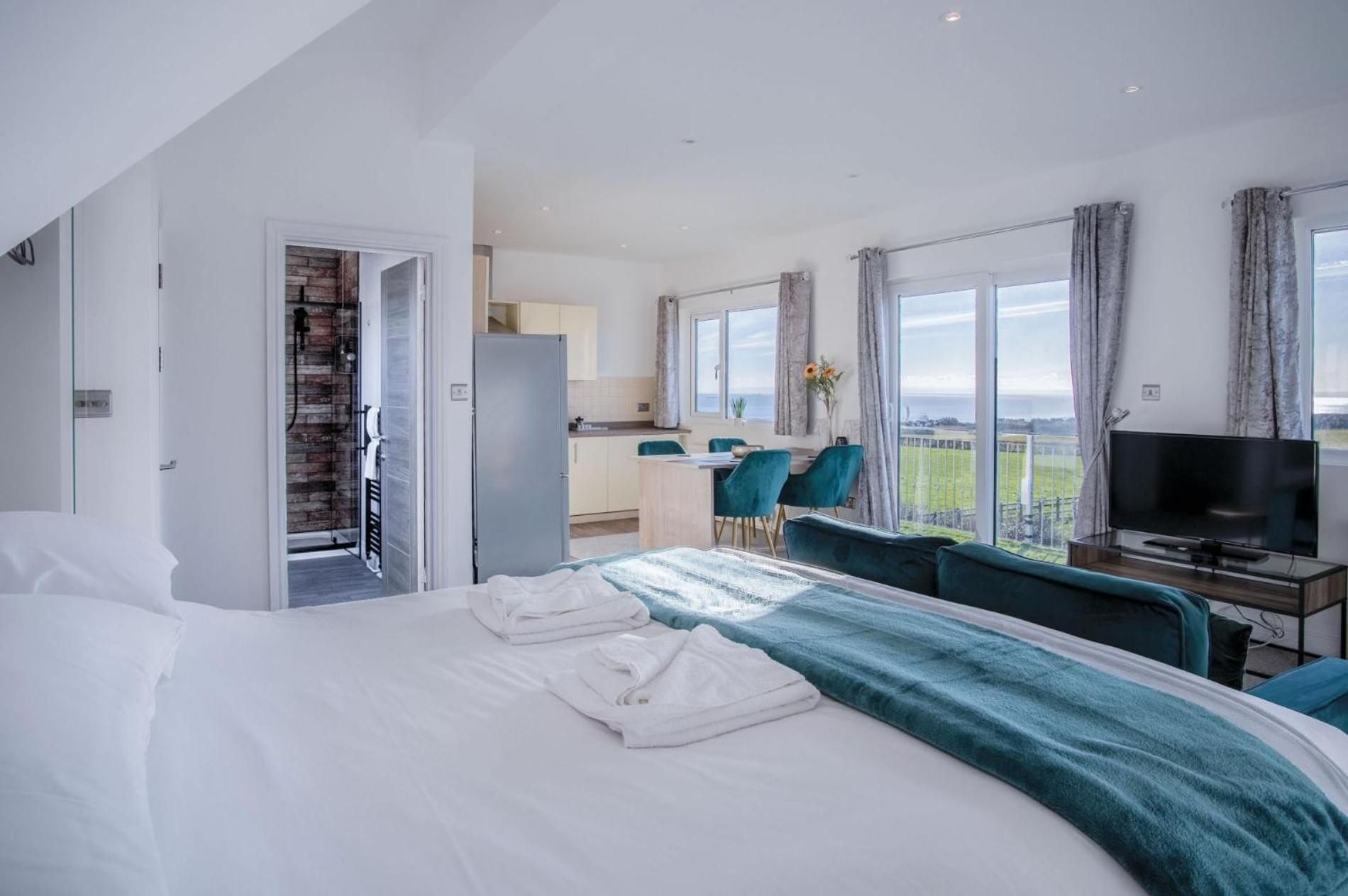 The Penthouse - 1 Bedroom Apartment - Ocean Breeze Port-Eynon Eksteriør bilde