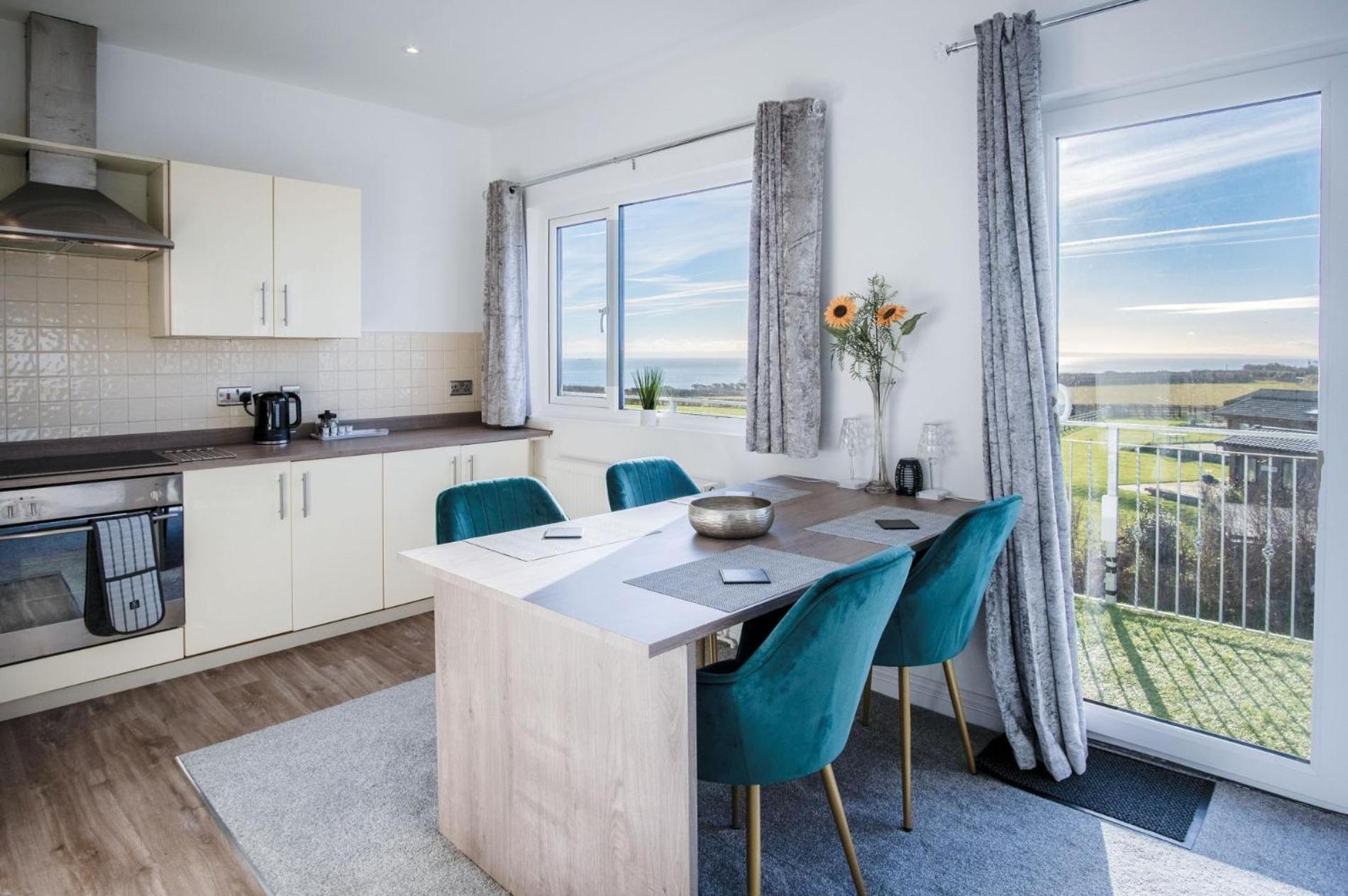 The Penthouse - 1 Bedroom Apartment - Ocean Breeze Port-Eynon Eksteriør bilde